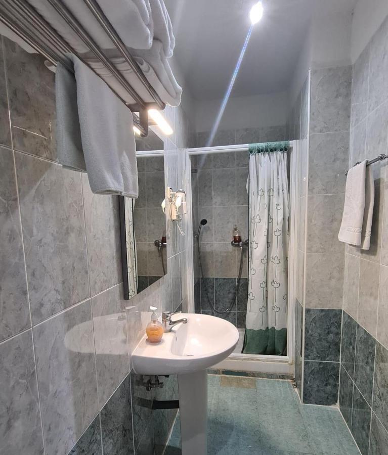 Hostal Miami Мадрид Екстериор снимка