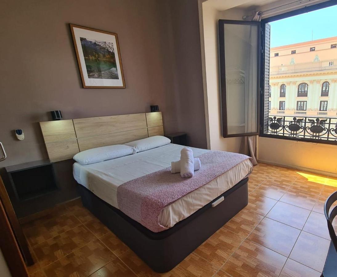 Hostal Miami Мадрид Екстериор снимка