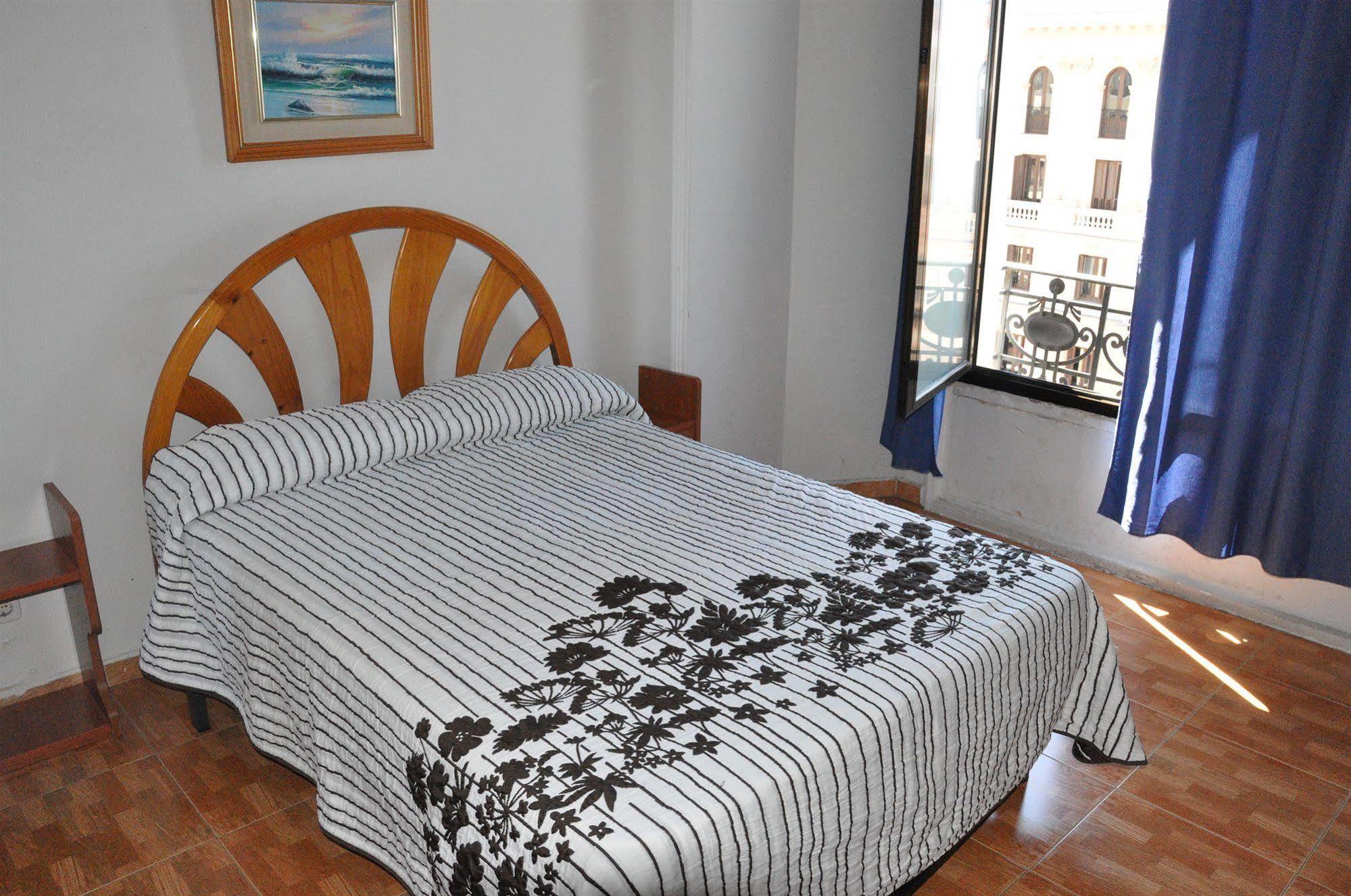 Hostal Miami Мадрид Екстериор снимка